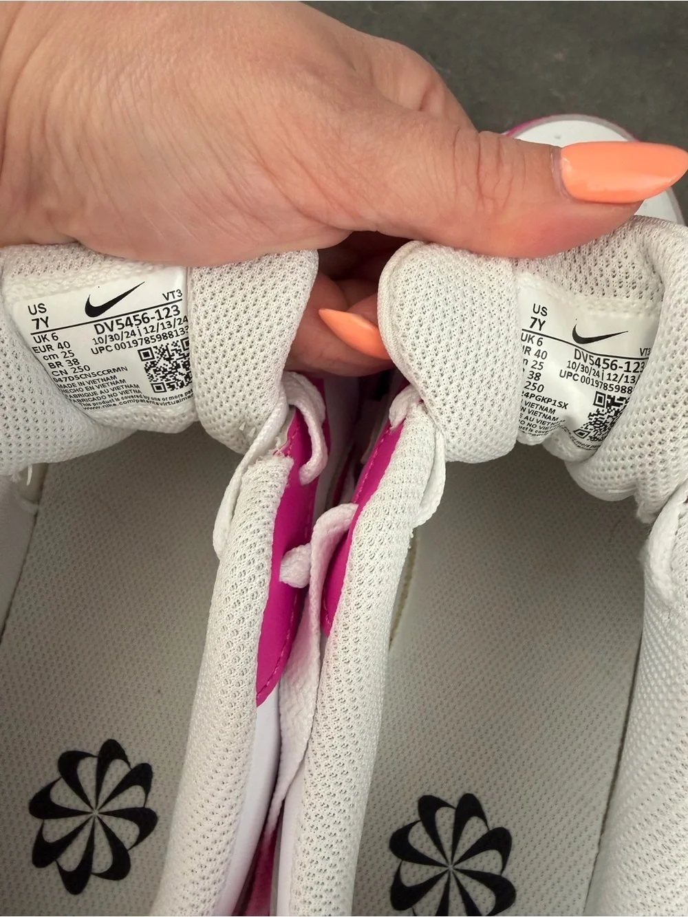 Nike Court Low Sneakers – Youth Size 7Y (or women’s 8.5)